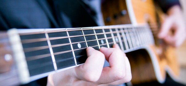 beginner-playing-the-guitar